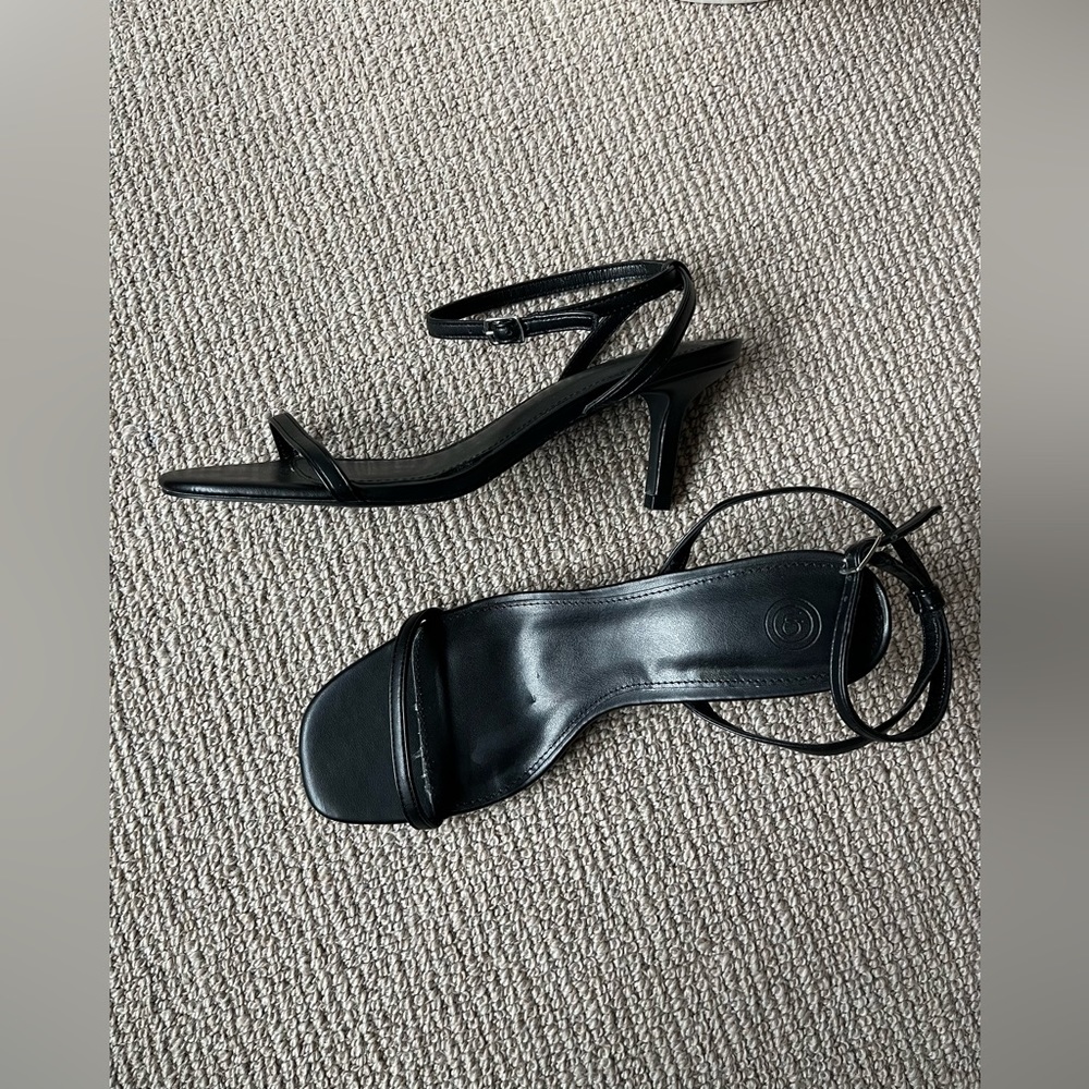 URBAN OUTFITTERS Black Strappy Short Heels